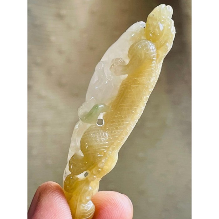 天然A貨緬甸玉 冰雪梨黃雙彩俏色巧雕黃金貔貅翡翠玉墜 老熟起冰厚厚黃霧層 手抱冰潤人蔘 八方進財 生生不息-細節圖8