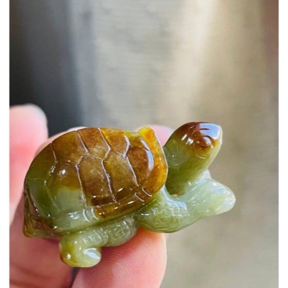 天然A貨緬甸玉 油潤老坑黃加綠全立體手工雕錢龜/金龜翡翠擺件/掛件 油亮黃霧包起冰綠肉 色滿溫潤-細節圖2