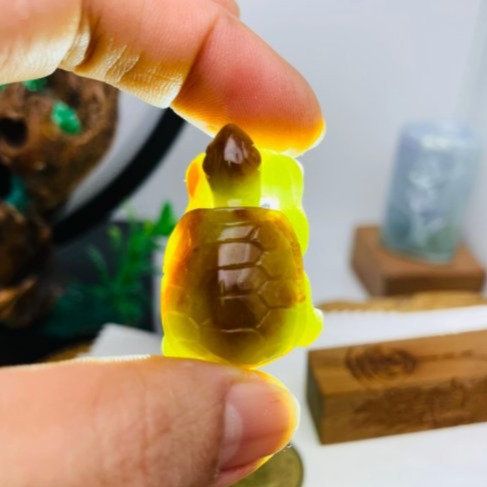 天然A貨緬甸玉 油潤老坑黃加綠全立體手工雕錢龜/金龜翡翠擺件/掛件 油亮黃霧包起冰綠肉 色滿溫潤-細節圖8