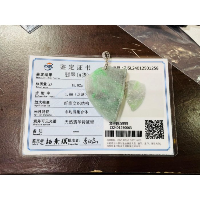 天然A貨緬甸玉 老坑烏雞綠隨形手工雕盾牌翡翠無事牌 冰帶膠 綠陽多過底 純手雕特色獨一-細節圖10