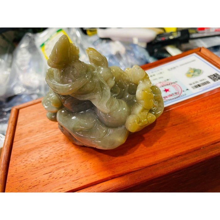 天然A貨緬甸玉 藏家件 老坑秋香綠俏黃大師雕全立體濟公活佛翡翠擺件 整尊黃綠滿色油潤 滴油般膠潤-細節圖11