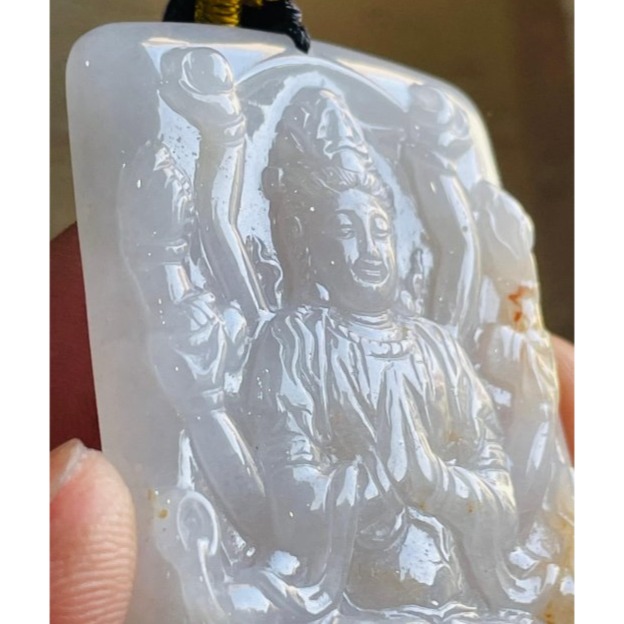 天然A貨緬甸玉 冰潤櫻花紫灑金坐蓮八臂觀音翡翠佛牌 粉嫩淡紫底方正牌形 灑橘紅 法像清晰慈悲-細節圖3