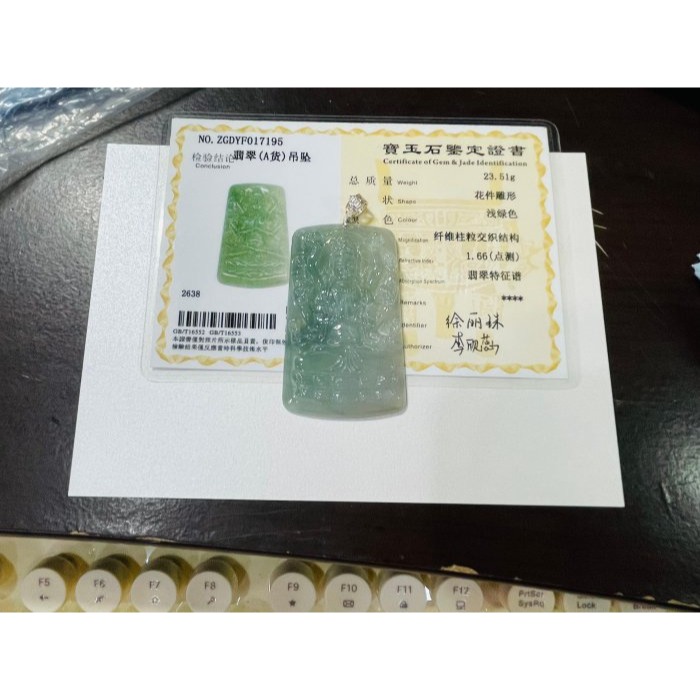 天然A貨緬甸玉 冰種晴藍坐蓮八臂觀音翡翠佛牌 細膩帶色老冰料 方正完美一刀切 法像莊嚴慈悲-細節圖10