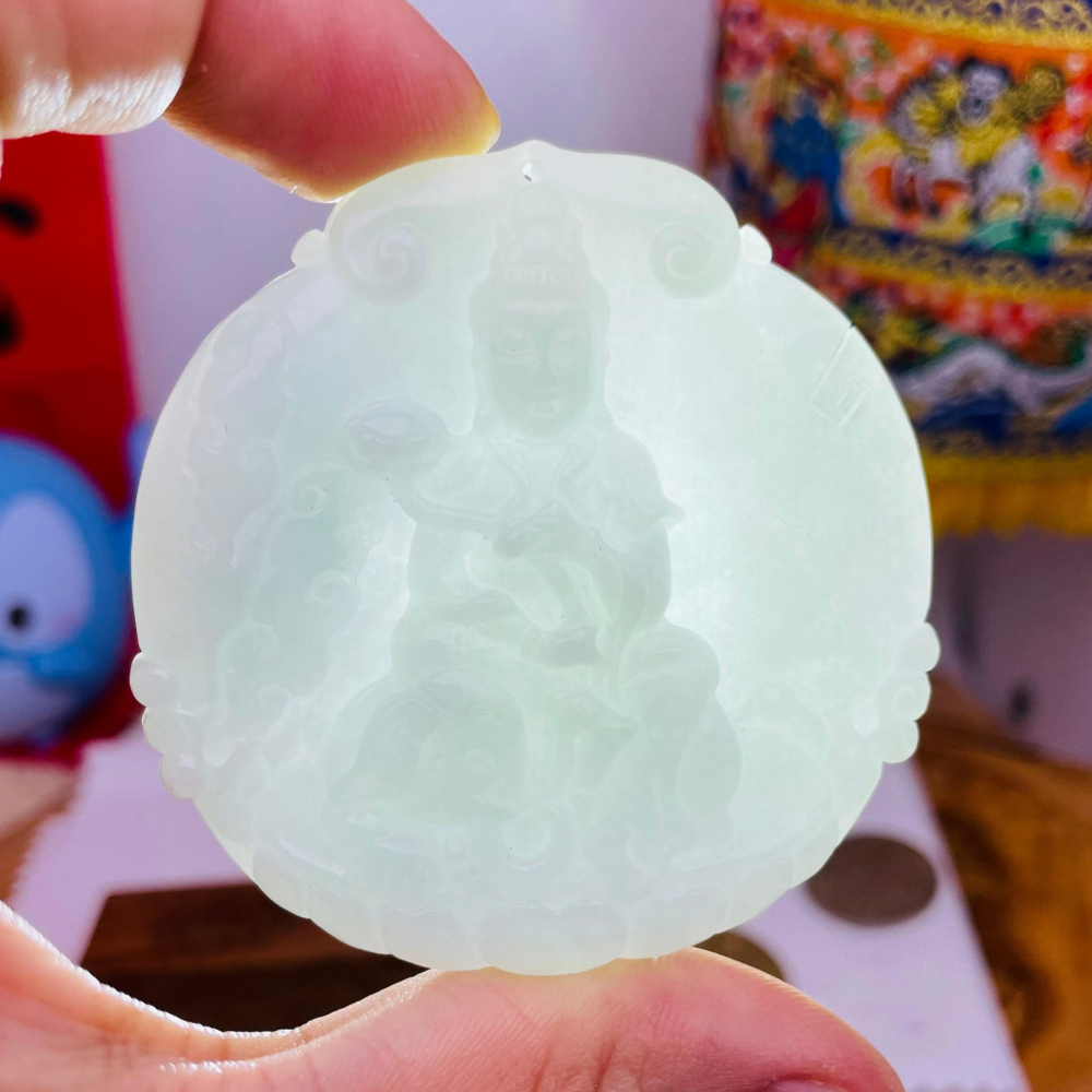 隨緣福德價~天然A貨緬甸玉 細潤亮藍綠普賢菩薩觀音翡翠佛牌 色滿勻稱 厚度足透手影 法像清晰-細節圖9