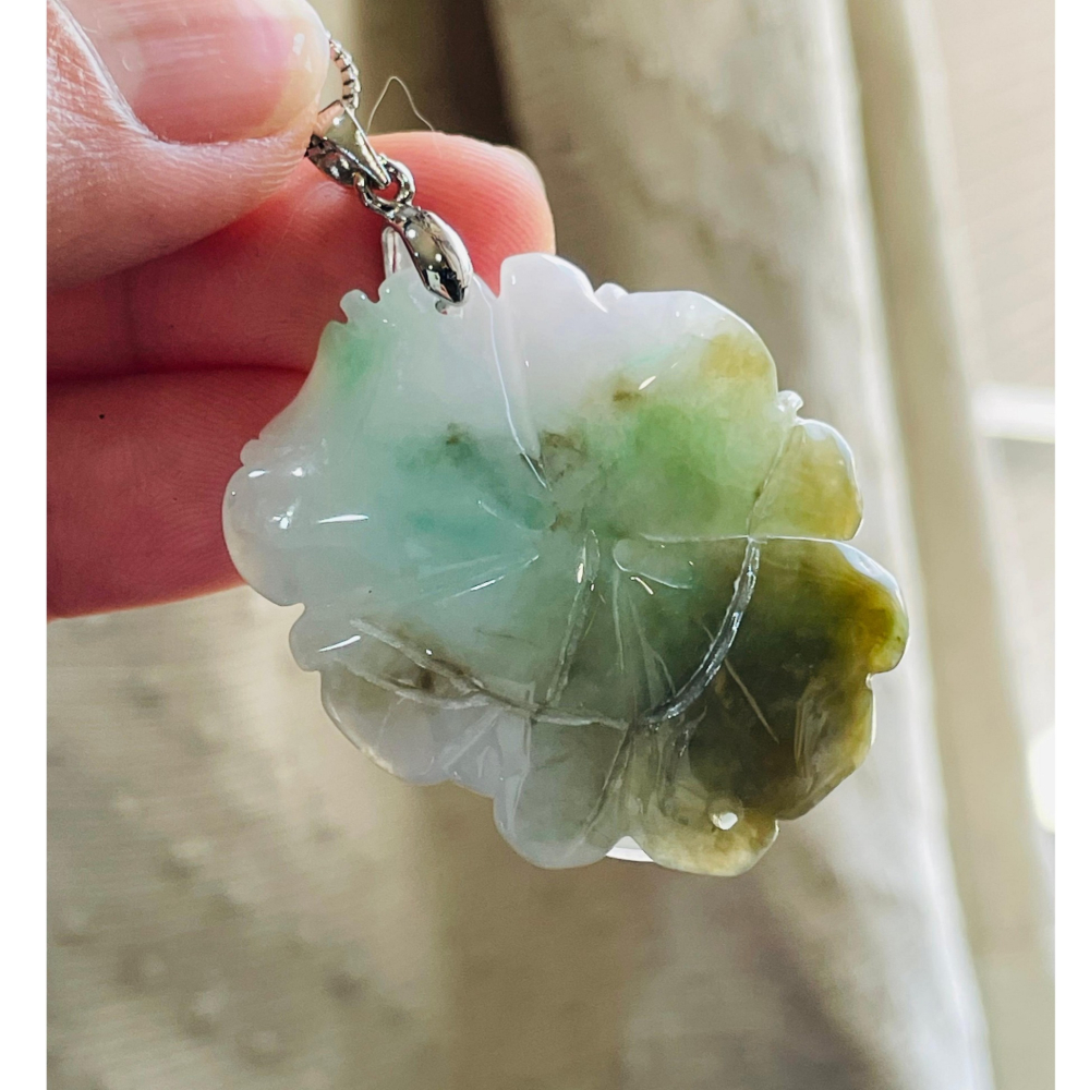 天然A貨緬甸玉 細潤小三彩花手工雕富貴花開翡翠玉墜/手牌 細肉無晶體 粉嫩白綠帶茶黃-細節圖2