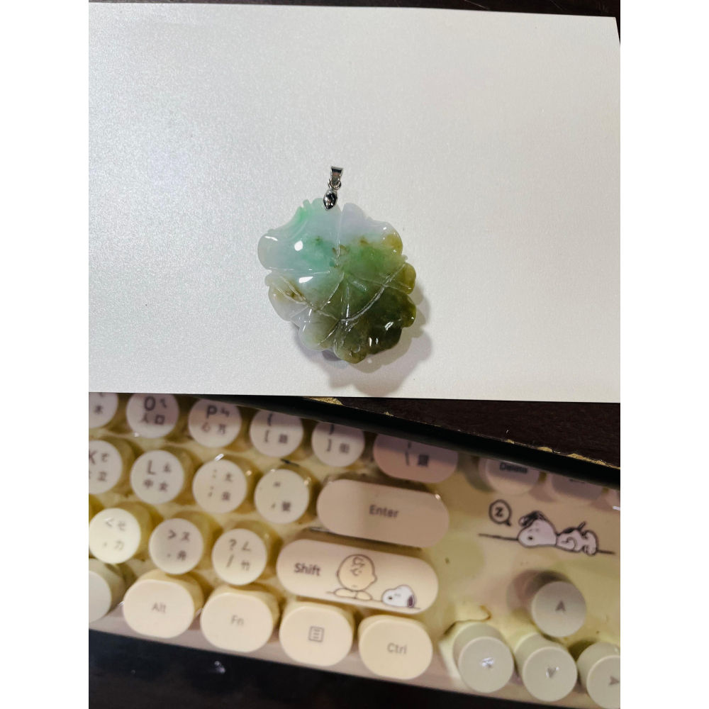 天然A貨緬甸玉 細潤小三彩花手工雕富貴花開翡翠玉墜/手牌 細肉無晶體 粉嫩白綠帶茶黃-細節圖11