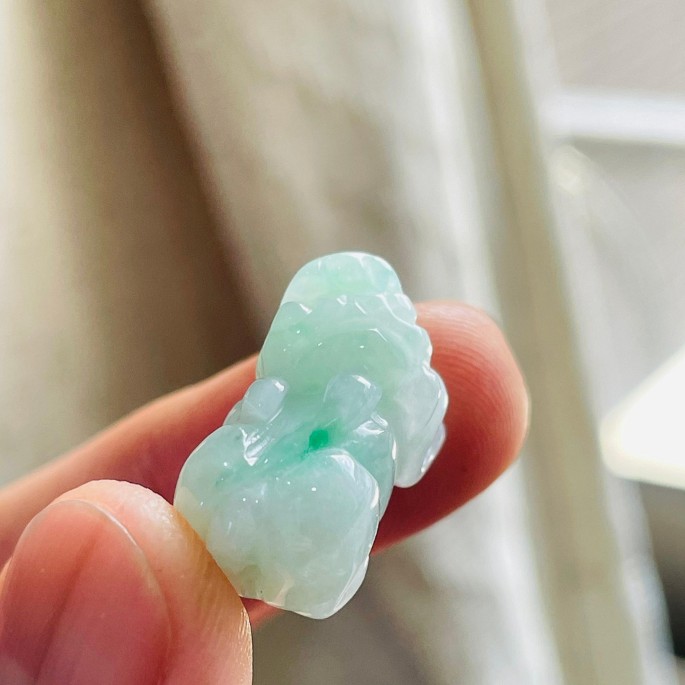 天然A貨緬甸玉 冰潤白底青手工雕招財進寶公母貔貅翡翠玉墜(對) 起冰白底 辣色綠花 不大 形好色亮-細節圖7