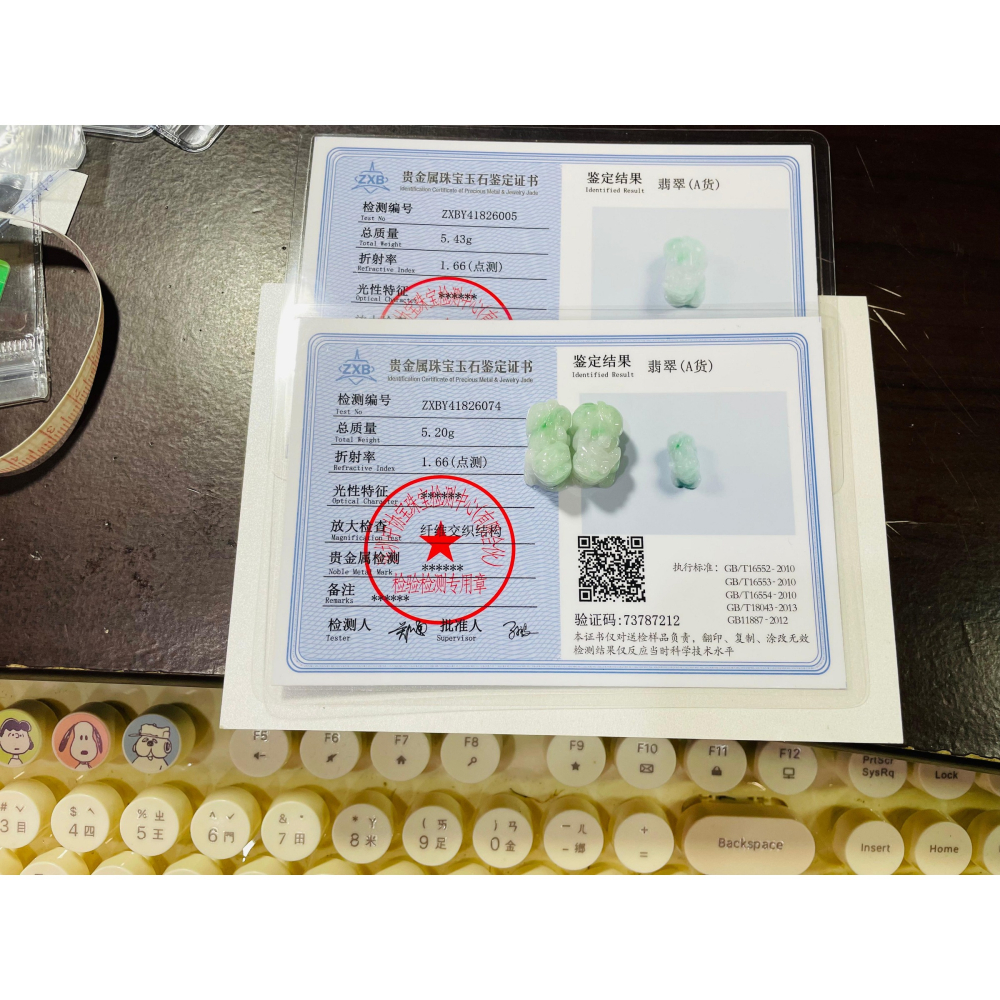 天然A貨緬甸玉 冰潤白底青手工雕招財進寶公母貔貅翡翠玉墜(對) 起冰白底 辣色綠花 不大 形好色亮-細節圖10