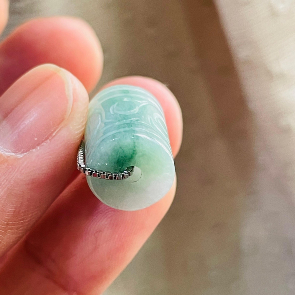 天然A貨緬甸玉 水潤白底青10.6mm回紋雕花翡翠桶珠/頂珠 起冰細肉 白綠乾淨分明 完美珠-細節圖7