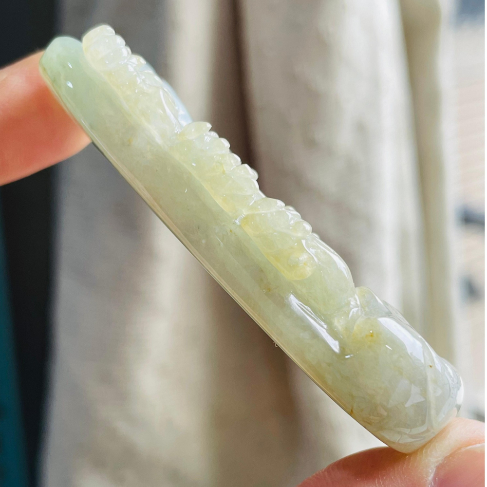 圈粉價~天然A貨緬甸玉 冰潤晴藍俏黃日進斗金翡翠山水牌 晴藍肉帶灑金 冰黃巧雕發財樹-細節圖4