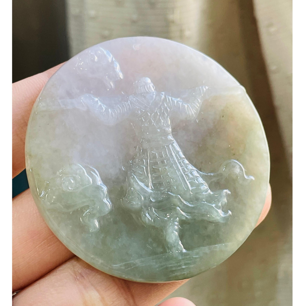 天然A貨緬甸玉 冰半山水色意境雕齊天大聖/大勝歸來翡翠玉牌 油青白冰色分明 一刀切圓牌-細節圖3