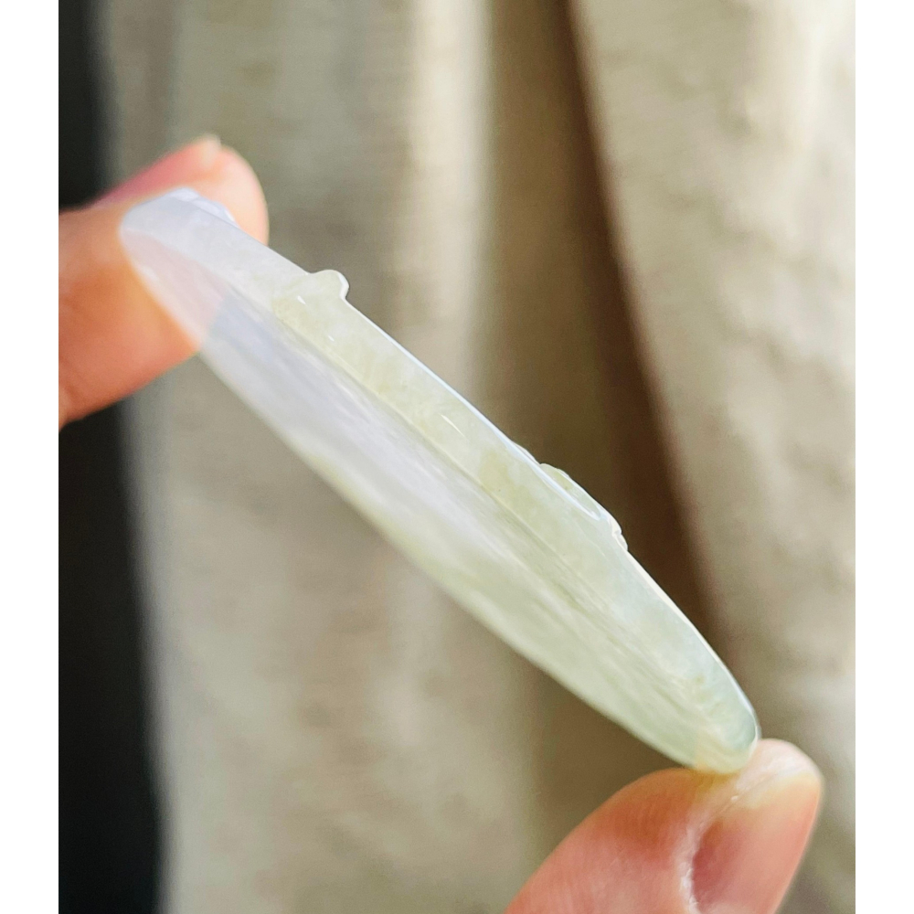 天然A貨緬甸玉 冰半山水色意境雕齊天大聖/大勝歸來翡翠玉牌 油青白冰色分明 一刀切圓牌-細節圖5