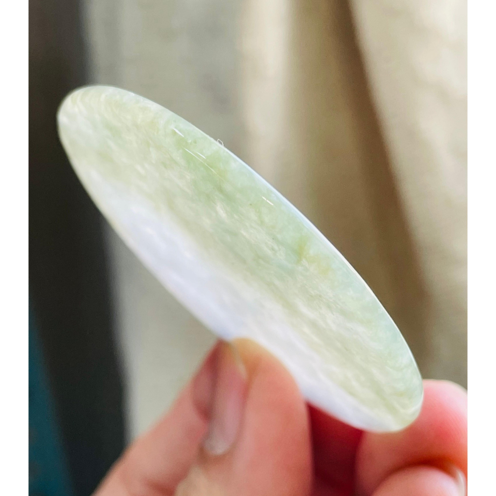 天然A貨緬甸玉 冰半山水色意境雕齊天大聖/大勝歸來翡翠玉牌 油青白冰色分明 一刀切圓牌-細節圖6