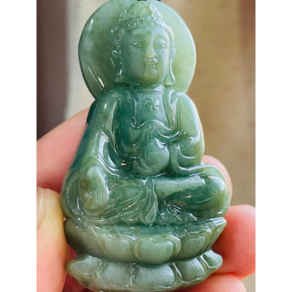 天然A貨緬甸玉 芙蓉種 膠潤老油綠坐蓮阿彌陀佛翡翠佛墜 細肉帶油性 法像精開立體莊嚴 雙拋工-細節圖2