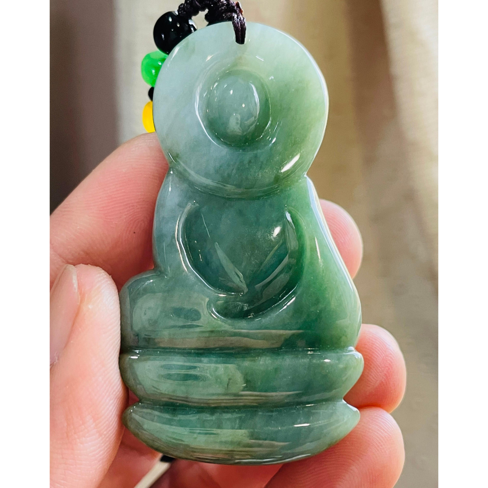天然A貨緬甸玉 芙蓉種 膠潤老油綠坐蓮阿彌陀佛翡翠佛墜 細肉帶油性 法像精開立體莊嚴 雙拋工-細節圖3