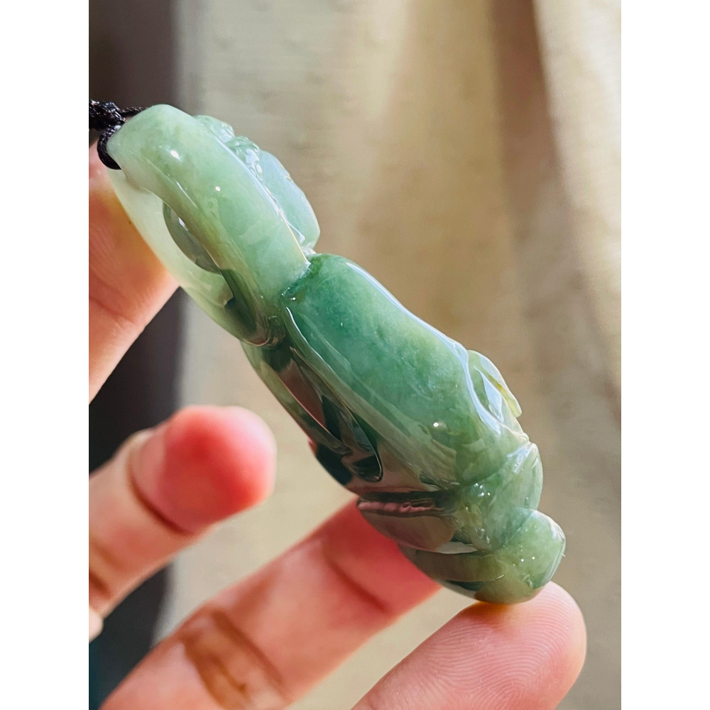 天然A貨緬甸玉 芙蓉種 膠潤老油綠坐蓮阿彌陀佛翡翠佛墜 細肉帶油性 法像精開立體莊嚴 雙拋工-細節圖6
