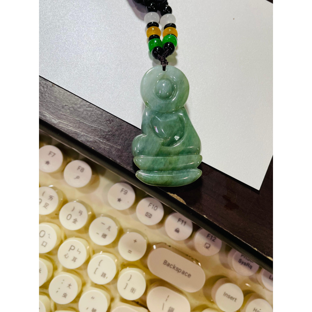 天然A貨緬甸玉 芙蓉種 膠潤老油綠坐蓮阿彌陀佛翡翠佛墜 細肉帶油性 法像精開立體莊嚴 雙拋工-細節圖10