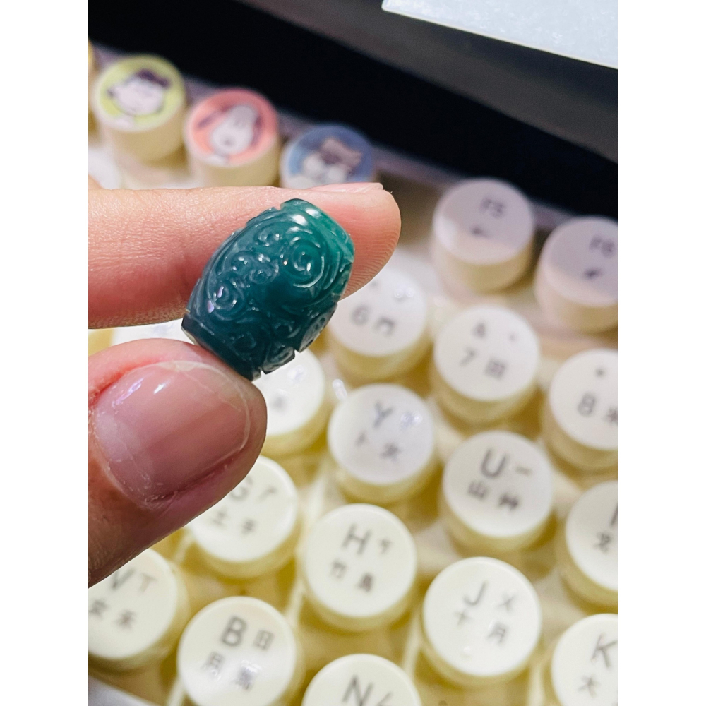 天然A貨翡翠 高質量 冰潤危藍12.5mm鳳凰于飛翡翠桶珠/頂珠 膠潤滿色底裝 精緻仿古鳳紋雕-細節圖10