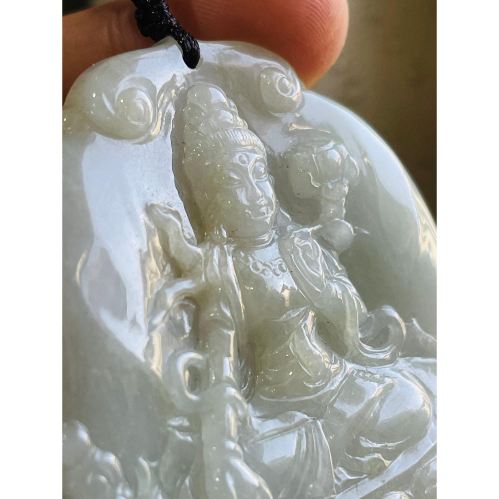 隨緣福德價~天然A貨緬甸玉 冰潤淡黃底色持蓮觀音翡翠佛牌 種老扎實色淡 厚度足完美一刀切-細節圖3