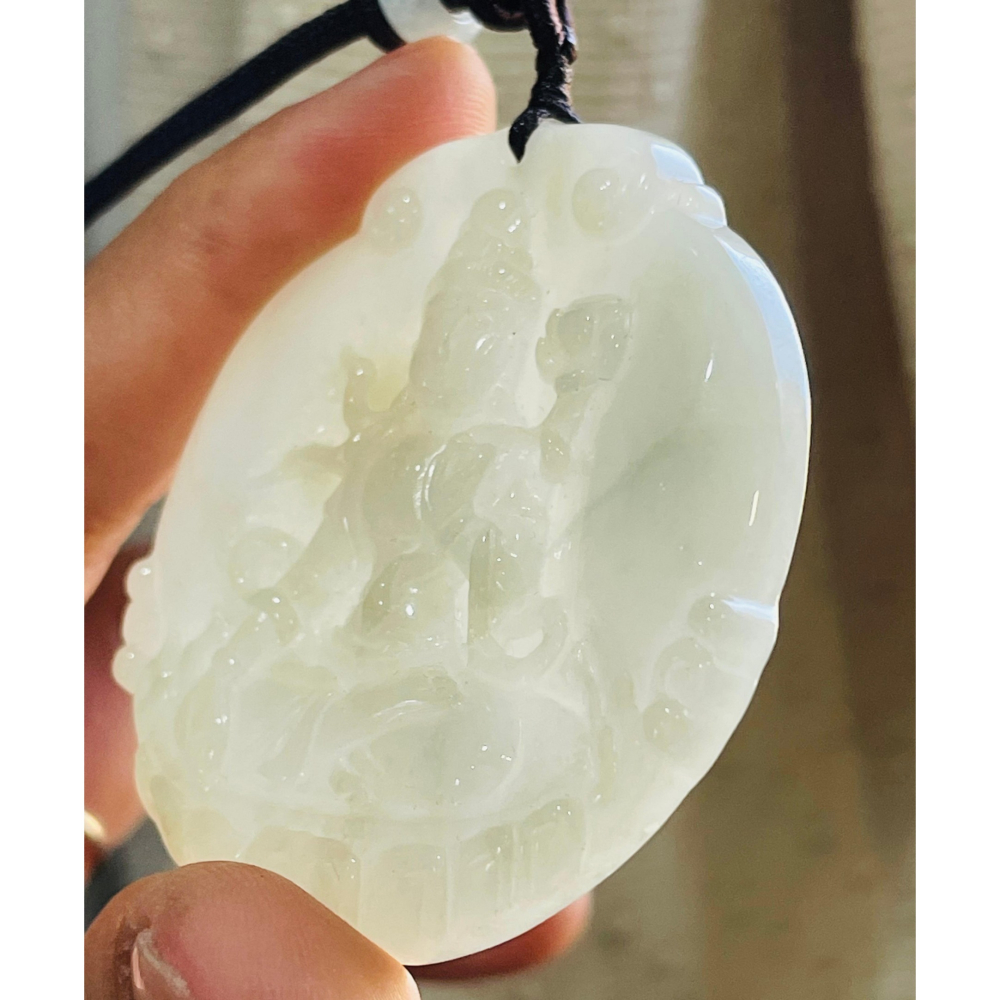 隨緣福德價~天然A貨緬甸玉 冰潤淡黃底色持蓮觀音翡翠佛牌 種老扎實色淡 厚度足完美一刀切-細節圖4