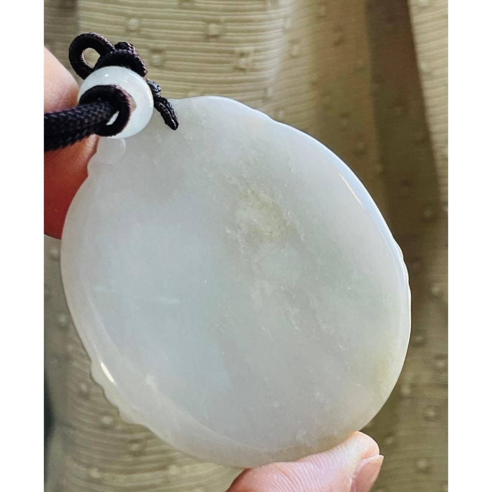 隨緣福德價~天然A貨緬甸玉 冰潤淡黃底色持蓮觀音翡翠佛牌 種老扎實色淡 厚度足完美一刀切-細節圖6