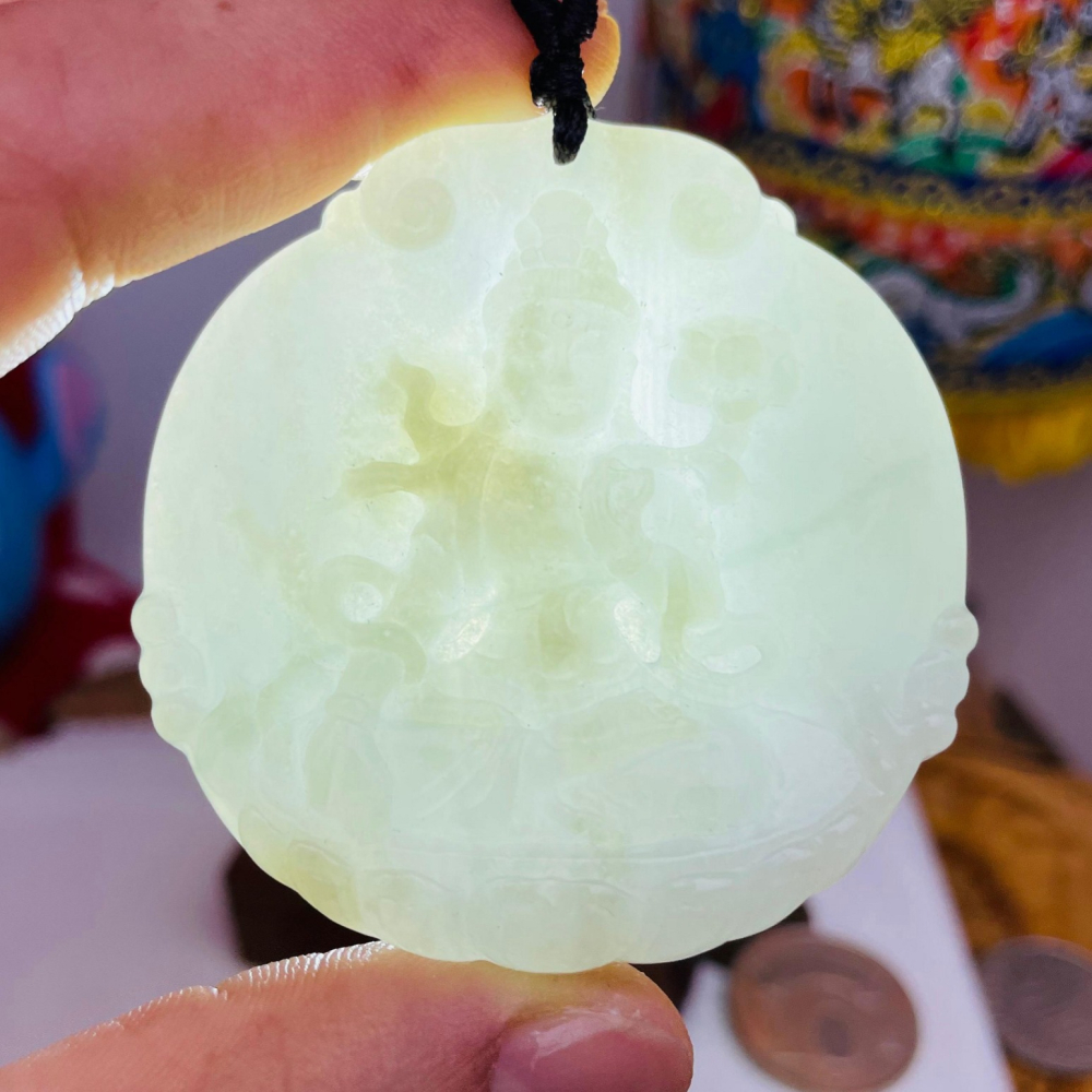 隨緣福德價~天然A貨緬甸玉 冰潤淡黃底色持蓮觀音翡翠佛牌 種老扎實色淡 厚度足完美一刀切-細節圖8