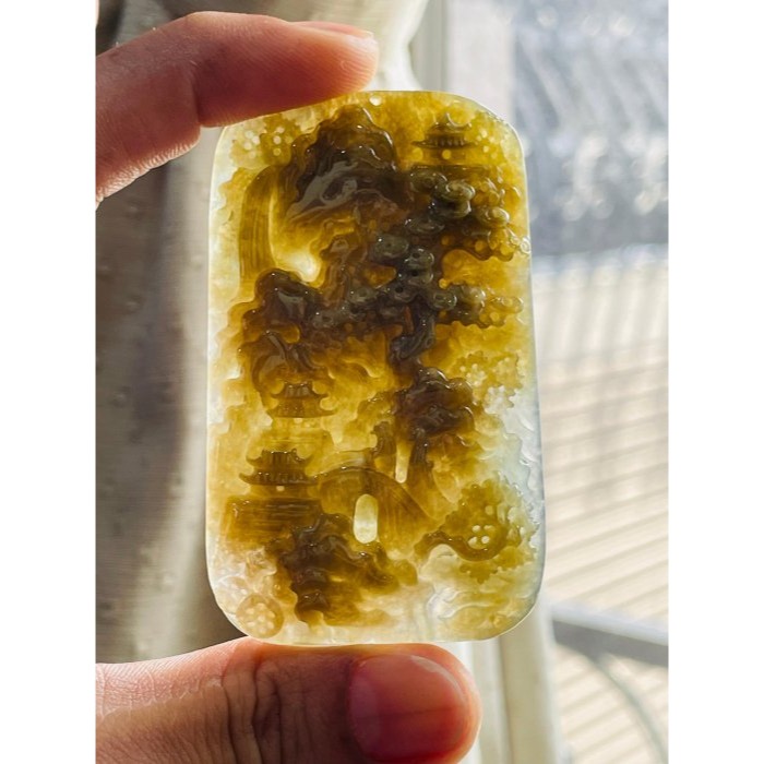 天然A貨緬甸玉 冰膠老坑黃手工雕貴人相隨富貴顯榮翡翠山水牌 起冰帶膠底妝 老熟滿黃巧出瀑布發財樹 64牌形-細節圖6