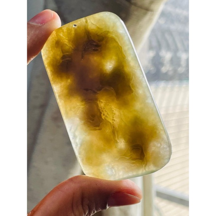 天然A貨緬甸玉 冰膠老坑黃手工雕貴人相隨富貴顯榮翡翠山水牌 起冰帶膠底妝 老熟滿黃巧出瀑布發財樹 64牌形-細節圖7