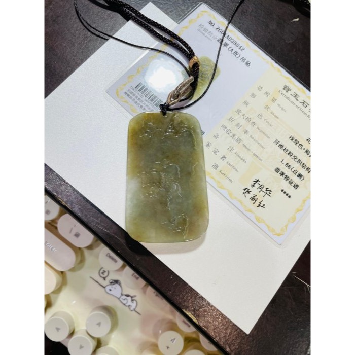 天然A貨緬甸玉 冰膠老坑黃手工雕貴人相隨富貴顯榮翡翠山水牌 起冰帶膠底妝 老熟滿黃巧出瀑布發財樹 64牌形-細節圖11