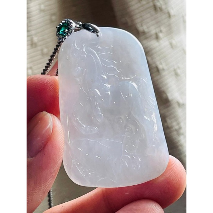 天然A貨翡翠 白冰純色馬到成功翡翠馬牌 色純白起冰透字 方正小牌形 易配戴無壓力-細節圖3