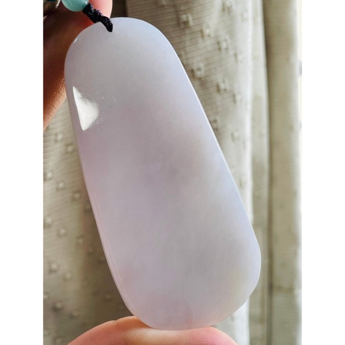 天然A貨緬甸玉 芙蓉種 細潤粉嫩紫地藏王菩薩翡翠佛牌 種老細肉色滿勻稱 完美一刀切透手影-細節圖6