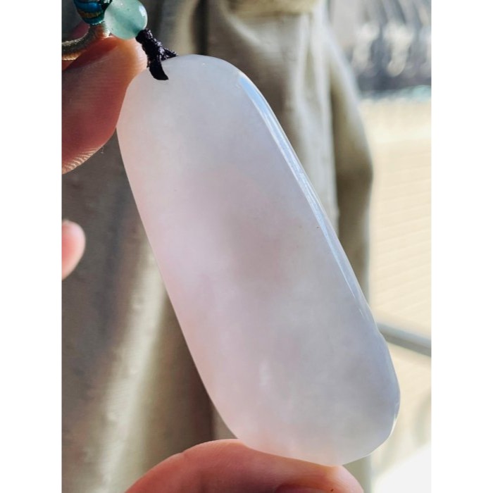 天然A貨緬甸玉 芙蓉種 細潤粉嫩紫地藏王菩薩翡翠佛牌 種老細肉色滿勻稱 完美一刀切透手影-細節圖7