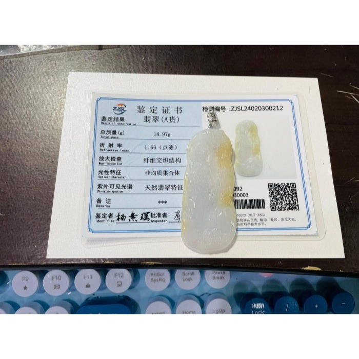 天然A貨緬甸玉 白冰帶灑金阿彌陀佛翡翠佛墜 冰潤帶點粉嫩底色 俏起冰梨黃 一刀切完美佛牌-細節圖11