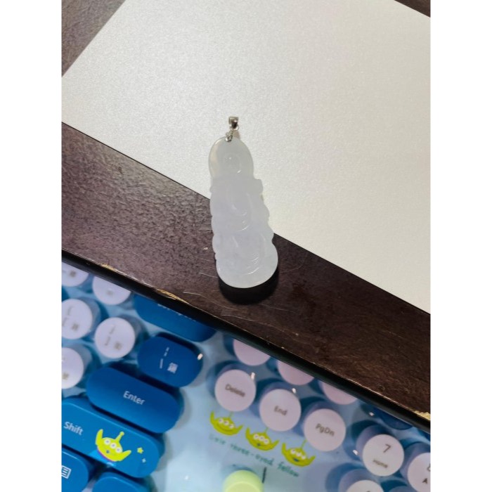 天然A貨緬甸玉 冰膠瑪瑙底庄 老坑白冰大勢至菩薩翡翠佛墜 種好水長 膠潤奶白透著粉色 法像慈悲莊嚴-細節圖10