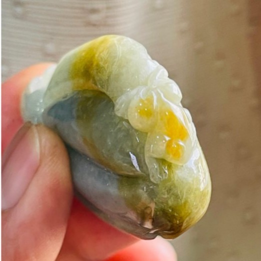 迎新結緣價~天然A貨緬甸玉 溫潤糖黃加綠手工雕福祿雙全翡翠玉墜 起冰黃霧包滿色肉 荷葉蓮蓬呱呱好寓意-細節圖7