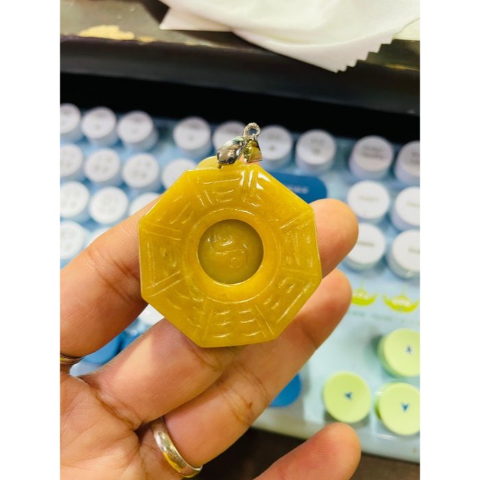 天然A貨緬甸玉 溫潤油黃雙彩太極八卦翡翠玉墜 芙蓉細肉 成色飽合油黃霧層漸變梨黃-細節圖9