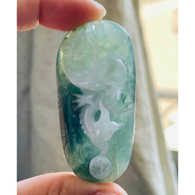 天然A貨緬甸玉 老坑油青俏白冰雙彩手工巧雕神龍搶珠翡翠龍牌 泛光冰全龍 透手冰膠漸變藍水為底-細節圖2