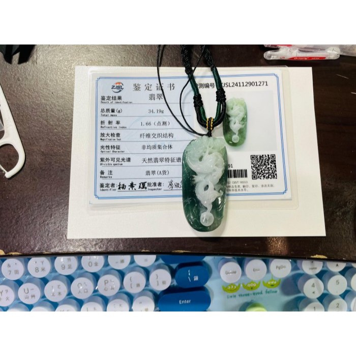 天然A貨緬甸玉 老坑油青俏白冰雙彩手工巧雕神龍搶珠翡翠龍牌 泛光冰全龍 透手冰膠漸變藍水為底-細節圖10