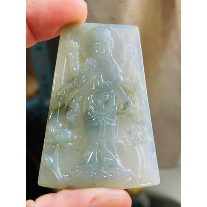 隨緣福德價~天然A貨玉 膠潤危藍小三彩八臂觀音翡翠佛牌 黃藍白色多彩芙蓉膠底 方正牌形-細節圖2