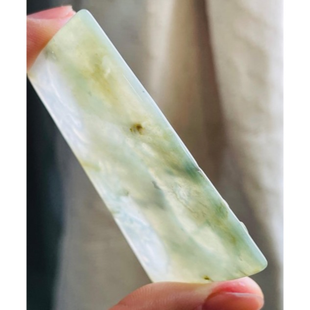 隨緣福德價~天然A貨玉 膠潤危藍小三彩八臂觀音翡翠佛牌 黃藍白色多彩芙蓉膠底 方正牌形-細節圖5