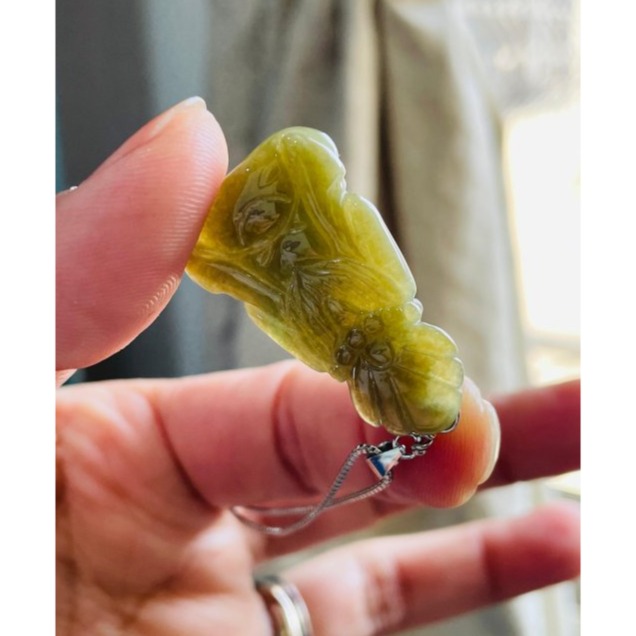 天然A貨緬甸玉 冰潤茶黃俏秋香綠手工雕濟公活佛翡翠玉墜 起冰膠潤黃綠漸變色滿 全立體精緻手雕-細節圖6