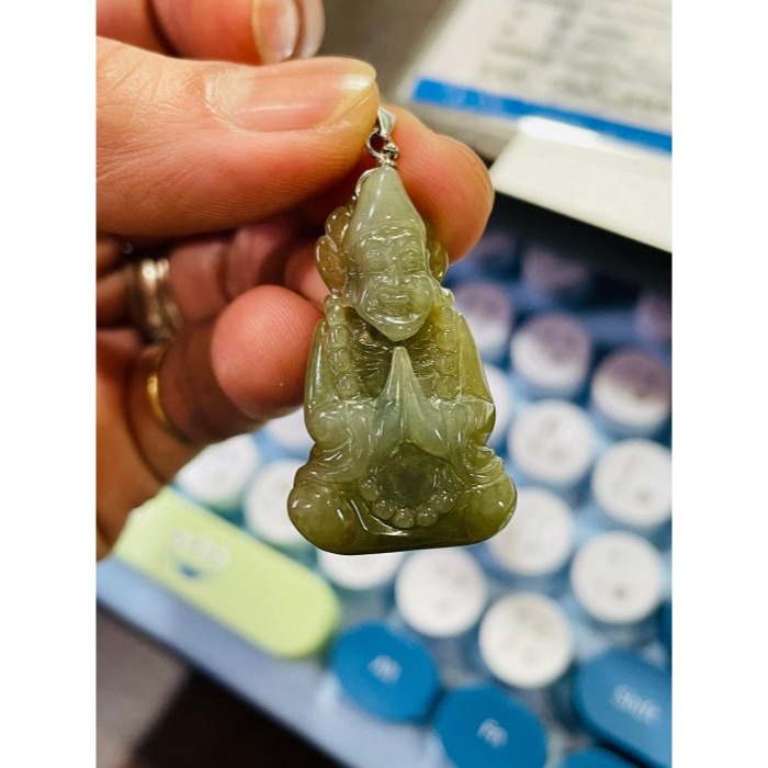 天然A貨緬甸玉 冰潤茶黃俏秋香綠手工雕濟公活佛翡翠玉墜 起冰膠潤黃綠漸變色滿 全立體精緻手雕-細節圖8