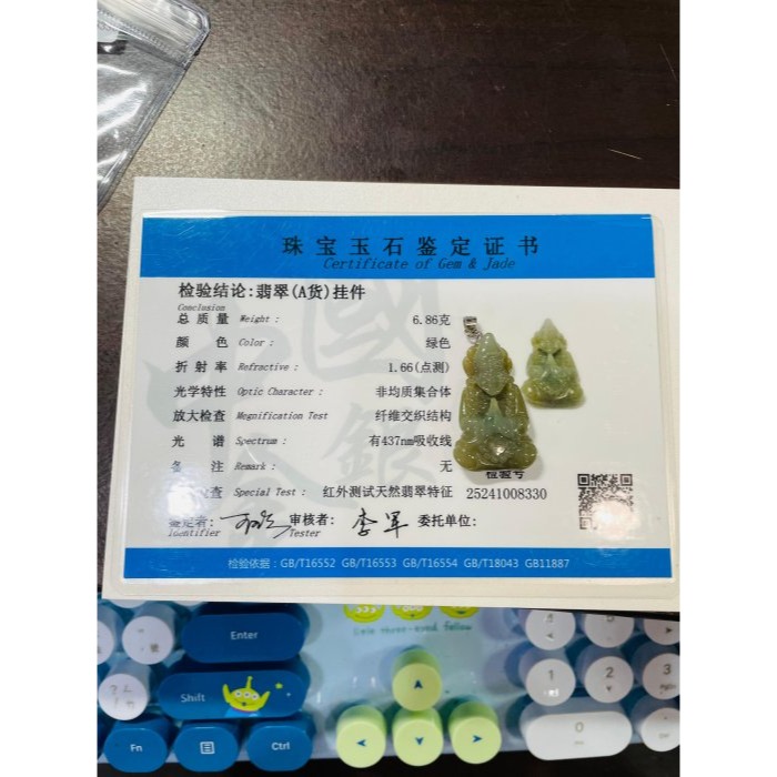 天然A貨緬甸玉 冰潤茶黃俏秋香綠手工雕濟公活佛翡翠玉墜 起冰膠潤黃綠漸變色滿 全立體精緻手雕-細節圖9