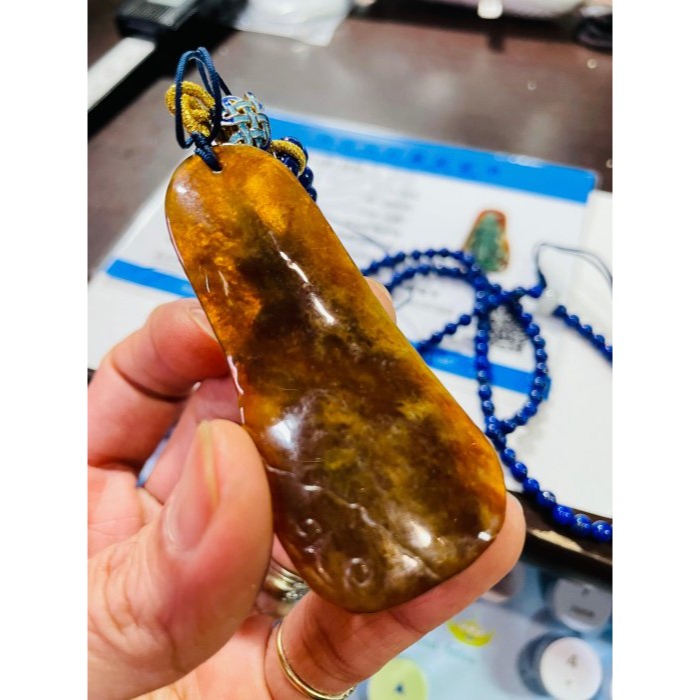 天然A貨緬甸玉 老坑冰紅俏晴藍手工巧雕韋馱菩薩翡翠佛牌 老熟冰紅霧為底 冰油青俏雕偉陀 精開法像 紅綠色滿分明-細節圖10