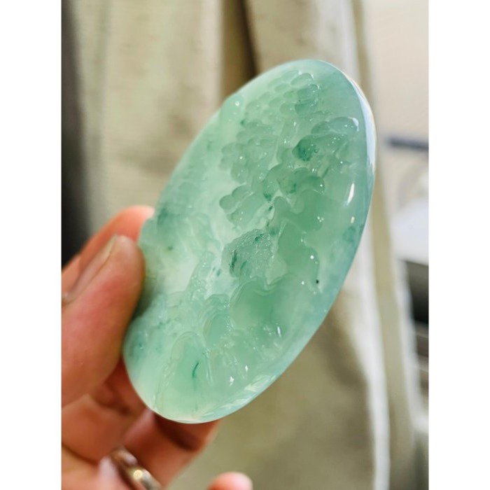 天然A貨緬甸玉 老坑冰湖綠帶飄花春風楊柳翡翠山水牌 滿綠底色 飄滿靈動藍綠花 完美一刀冰綠料-細節圖5