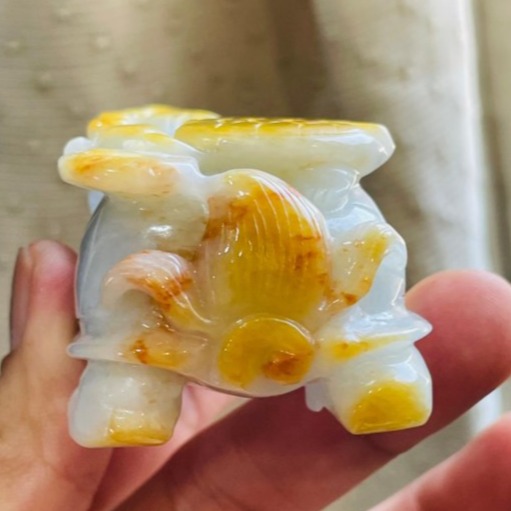 天然A貨緬甸玉 溫潤金黃雙彩手工巧雕代代相傳黃金龍龜翡翠襬件 細潤淡底色肉 黃霧巧雕帶子龍龜-細節圖7