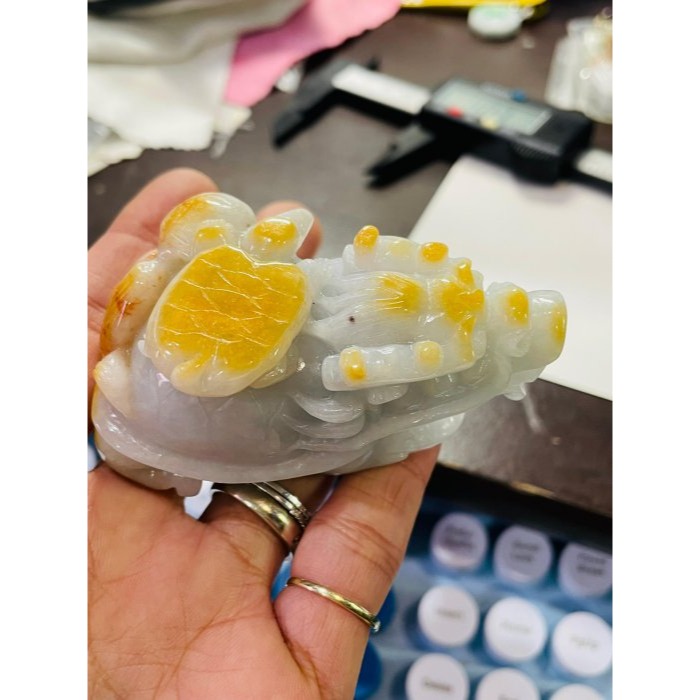 天然A貨緬甸玉 溫潤金黃雙彩手工巧雕代代相傳黃金龍龜翡翠襬件 細潤淡底色肉 黃霧巧雕帶子龍龜-細節圖10