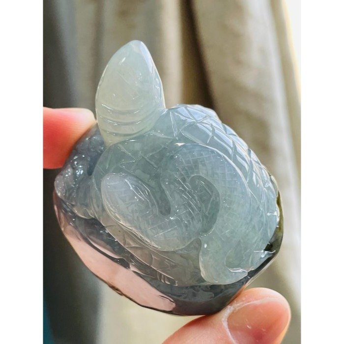 天然A貨緬甸玉 冰膠油青帶原皮手工雕玄武翡翠擺件 起膠灰油肉帶黃原皮 皮肉分明立體俏雕-細節圖2