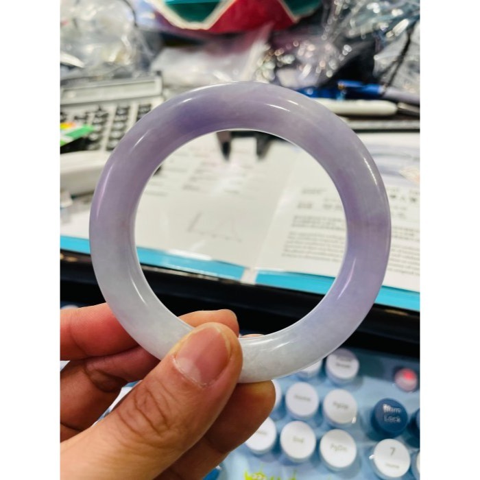 天然A貨緬甸玉 冰潤亮紫俏綠圓條翡翠圓骨鐲56 18圍 濃郁亮紫帶淡綠 大器厚裝粗條 附台証-細節圖9