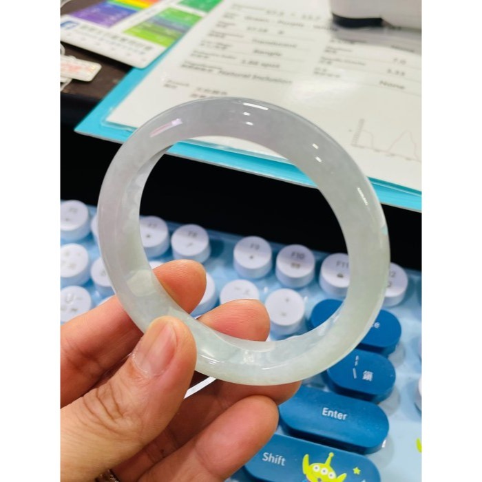 天然A貨緬甸玉 冰潤粉春彩正圈翡翠平安鐲57 18圍 粉嫩淡紫綠滿色 寬條厚裝 附台証-細節圖9
